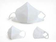 Oreille portant les masques protecteurs médicaux jetables de KN95 N95 EN14683